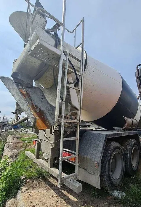 Автобетонозмішувач IVECO Trakker AD 340 Автобетонозмішувач IVECO Trakker AD 340