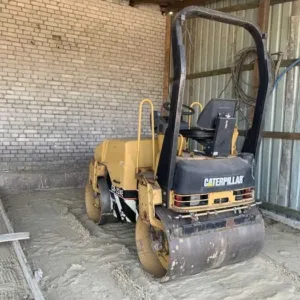 Тротуарный каток Caterpillar CB-224E Тротуарный каток Caterpillar CB-224E