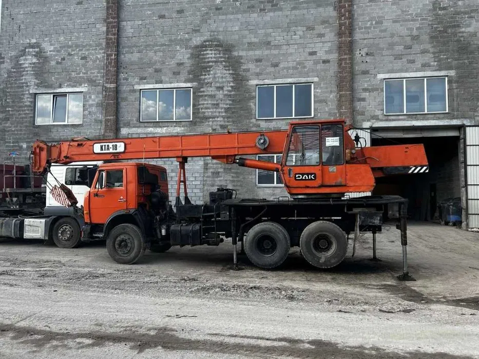 Автокран КТА 18.01 на шасі КАМАЗ 555111